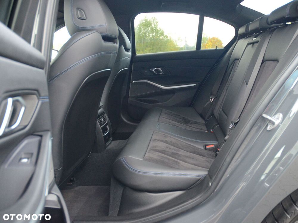 BMW Seria 3 320d xDrive mHEV M Sport sport - 35