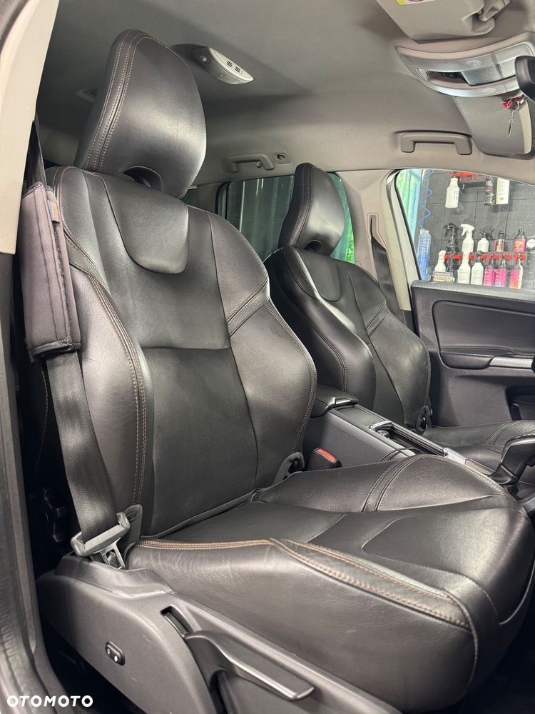Volvo XC 60 D4 AWD R-Design Kinetic - 19