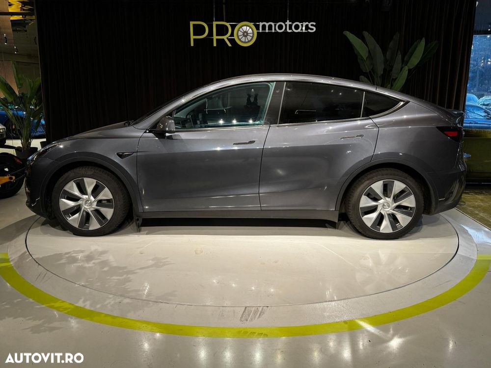 Tesla Model Y - 3