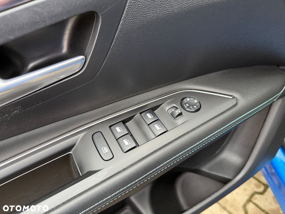 Peugeot 3008 1.2 PureTech Allure S&S EAT8 - 17
