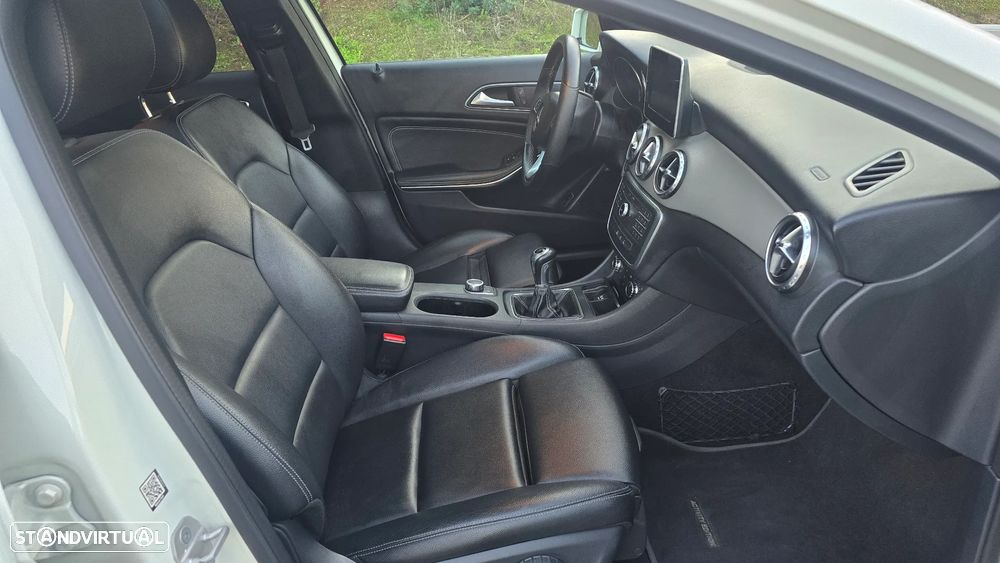 Mercedes-Benz GLA 180 - 14