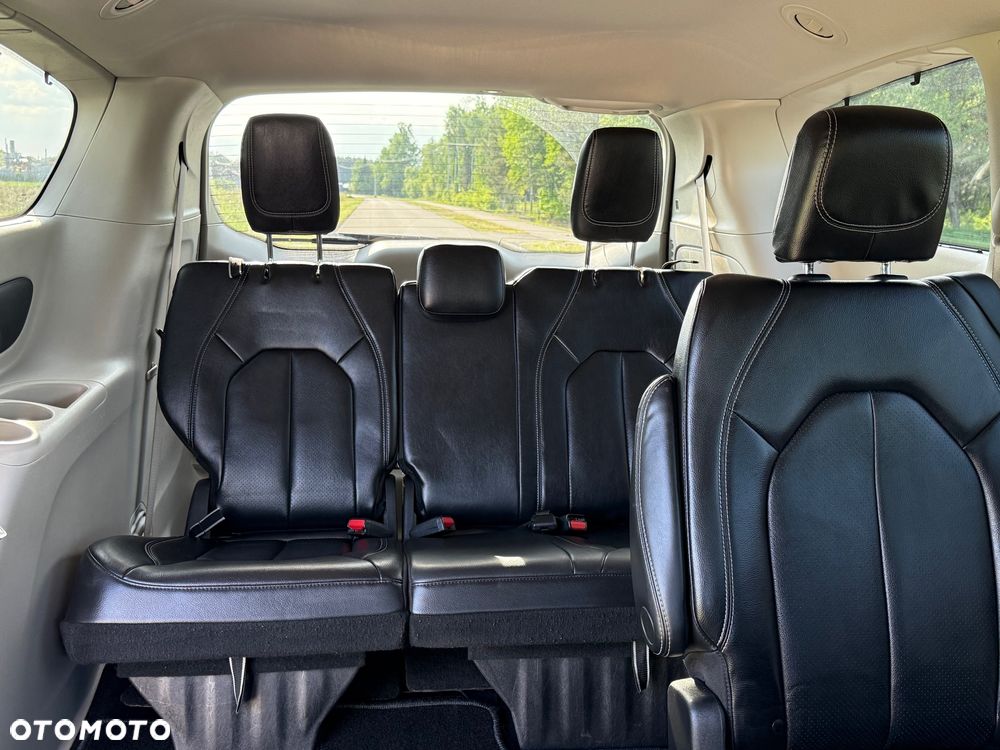 Chrysler Pacifica - 33