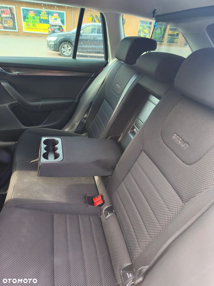 Skoda Octavia Scout 2.0 TDI 4x4 DSG - 21