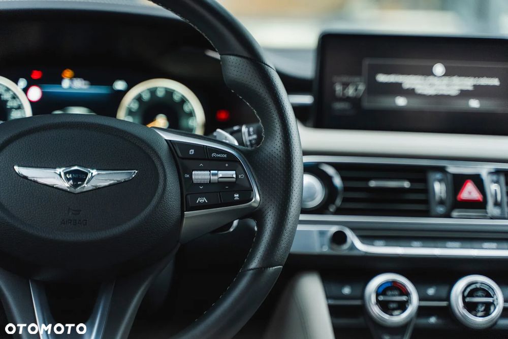 Genesis G70 2.0T Plus AWD 8AT Sport - 36