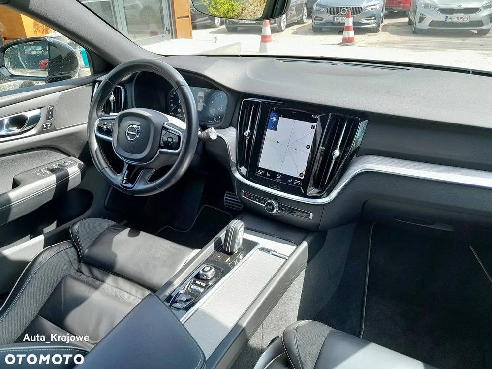 Volvo V60 B3 B R-Design - 9