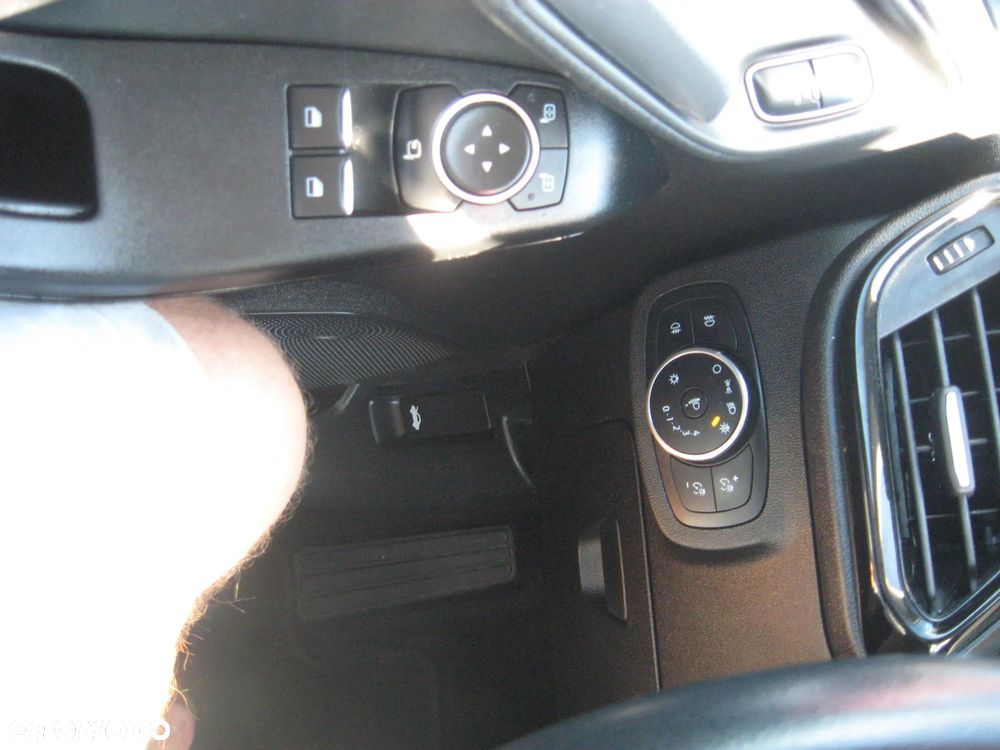 Ford Fiesta 1.0 EcoBoost S&S TREND - 19