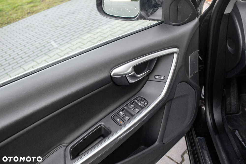 Volvo V60 T3 Momentum - 17