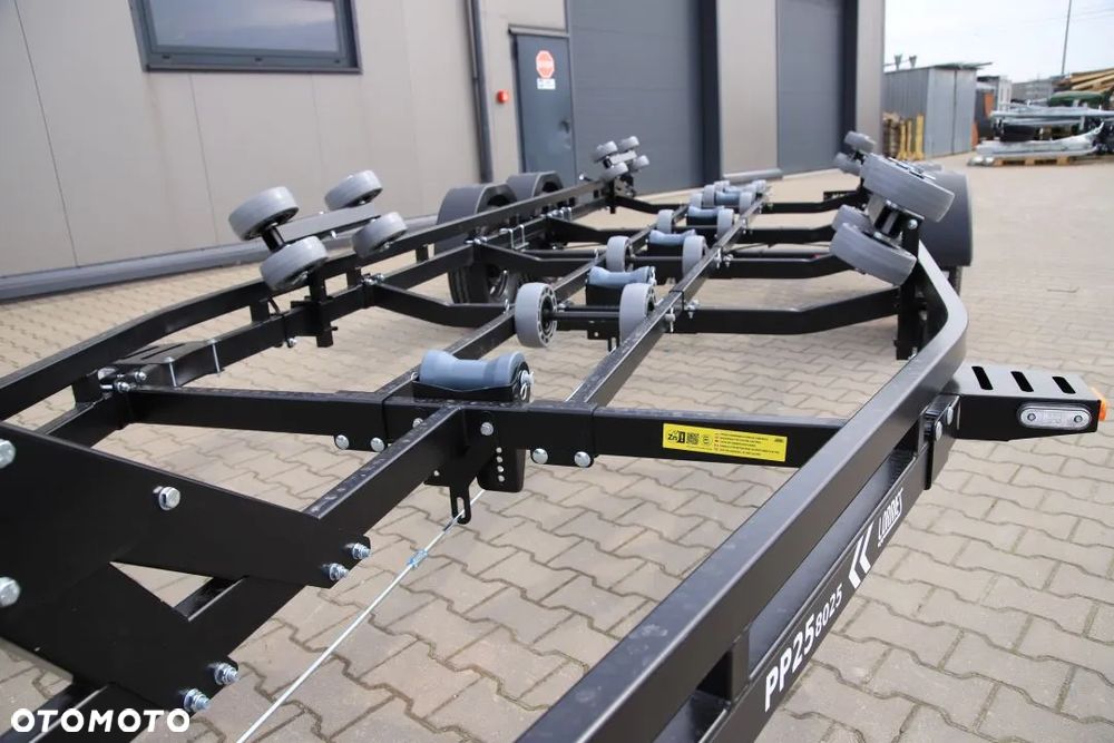 Lorries Przyczepa Podłodziowa PP35-8825 w Kolorze Czarnym Do Łodzi Max 8.6 M DMC 3500 kg Tylne Lampy LED - 2