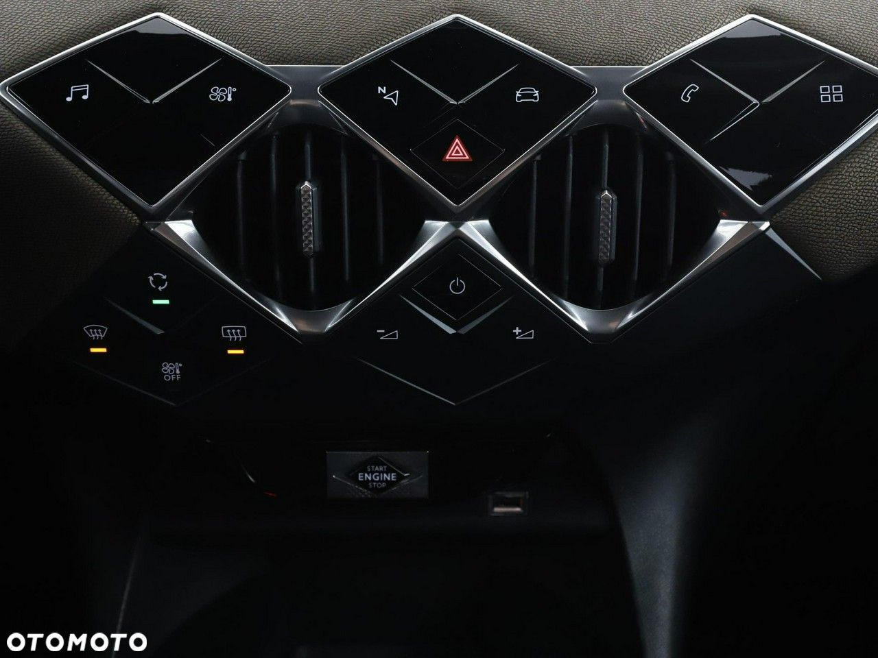 DS Automobiles DS 3 Crossback 1.2 PureTech Grand Chic - 30