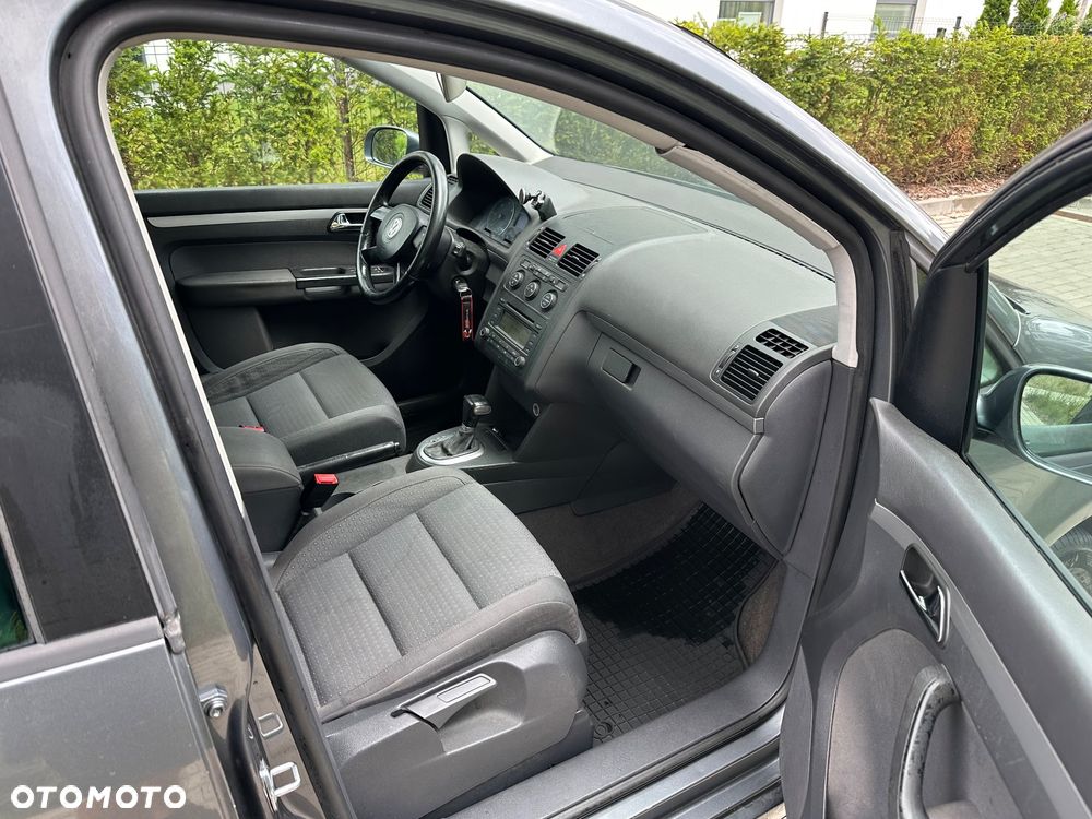 Volkswagen Touran 1.9 TDI Conceptline DSG - 12