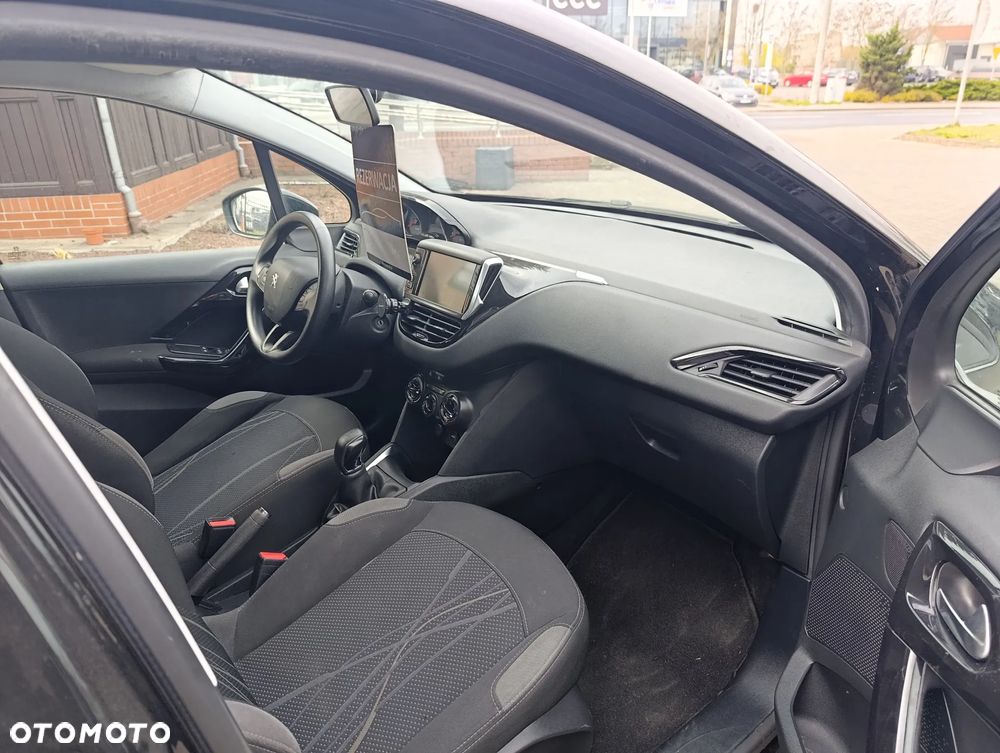 Peugeot 208 82 VTI Allure - 11