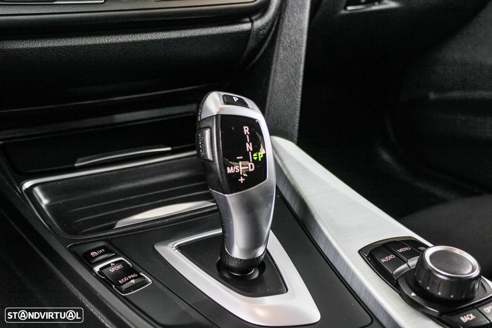 BMW 318 d Auto Line Sport - 36