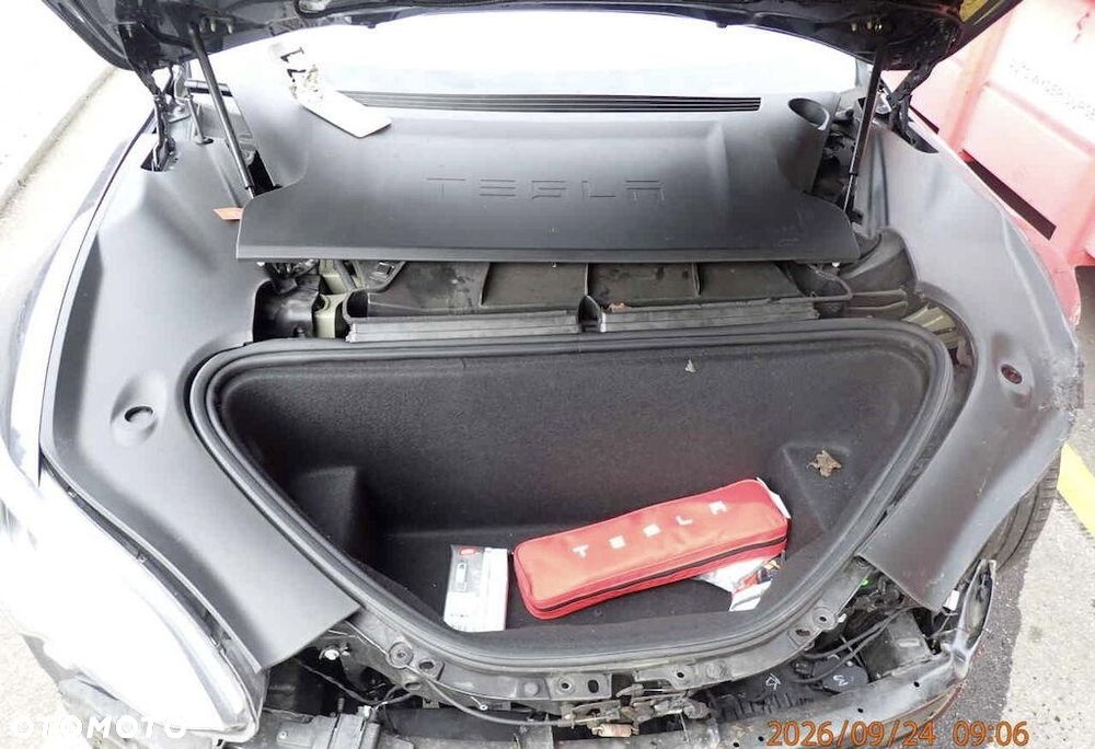 Tesla Model S - 17