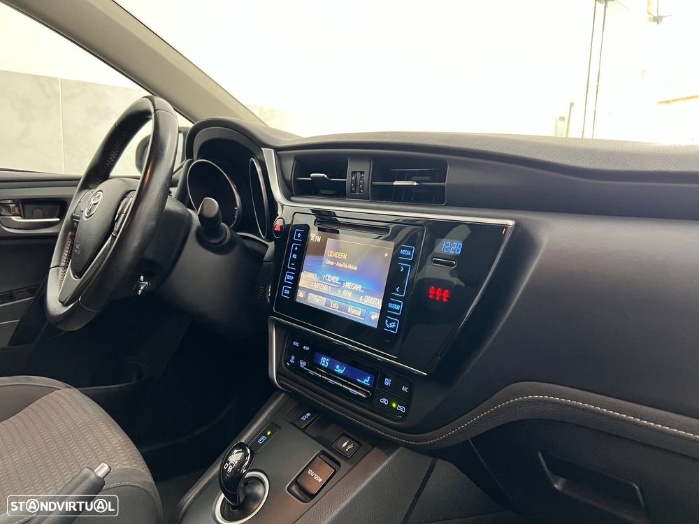 Toyota Auris Touring Sports 1.8 HSD Comfort - 37