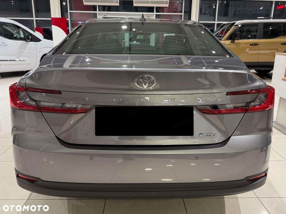 Toyota Camry - 5