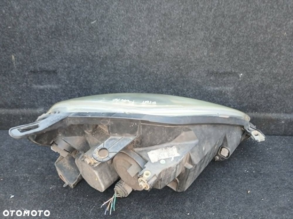 Fiat Grande Punto Lampa przednia prawa. - 2