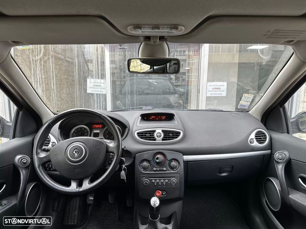 Renault Clio 1.2 16V Confort Authentique - 8