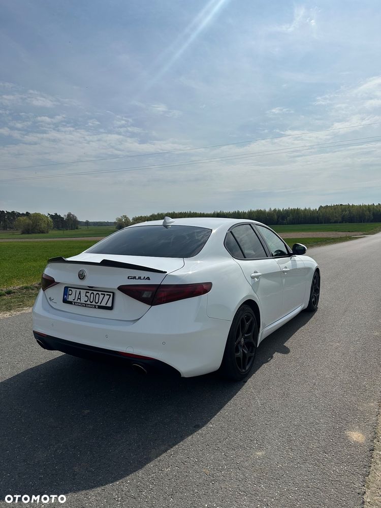 Alfa Romeo Giulia 2.0 Turbo 16V AT8 Veloce - 3