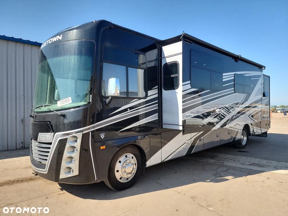 Ford Sunseeker E-450 Cutaway - 16