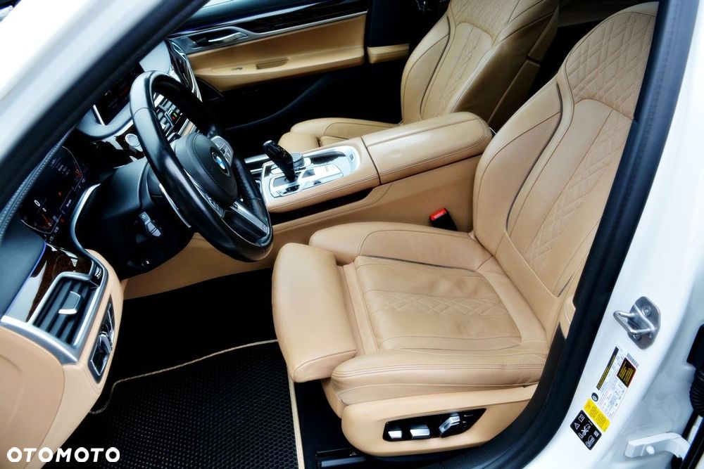BMW Seria 7 750Li xDrive - 25