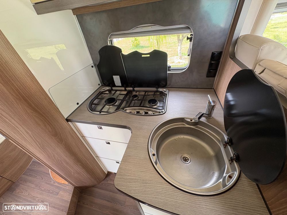 Burstner Aviano Aviano 727 cama central - 18