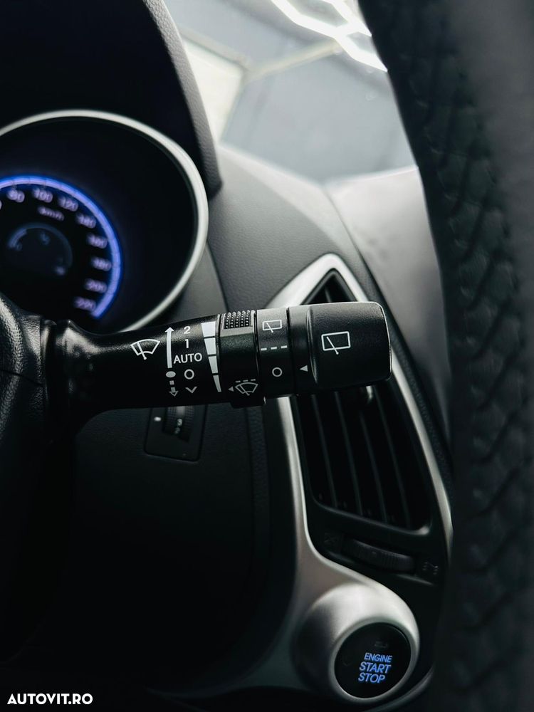 Hyundai ix35 1.7 CRDI 2WD blue Finale Gold - 27