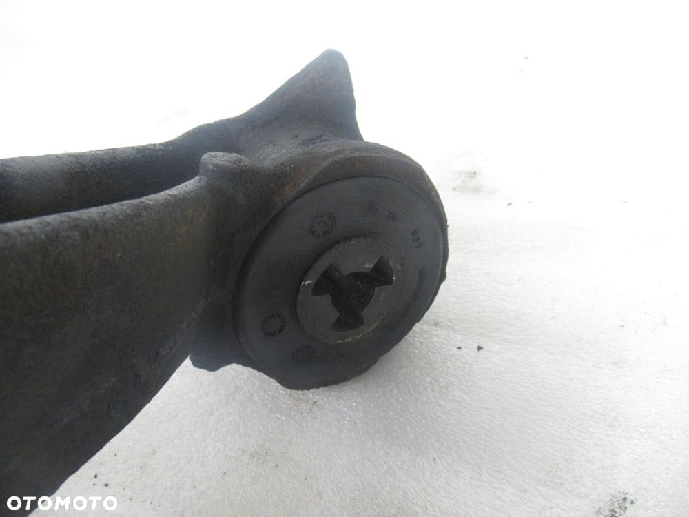 PIASTA TYLNA PRAWA VW TRANSPORTER T5 1.9 TDI 7H0501414D - 2