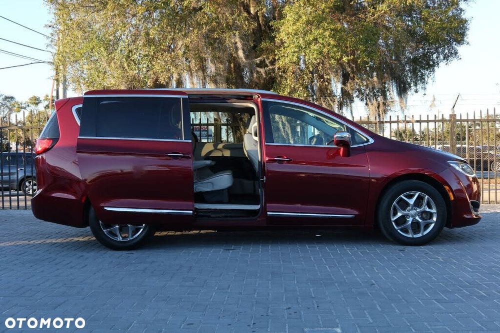 Chrysler Pacifica - 5