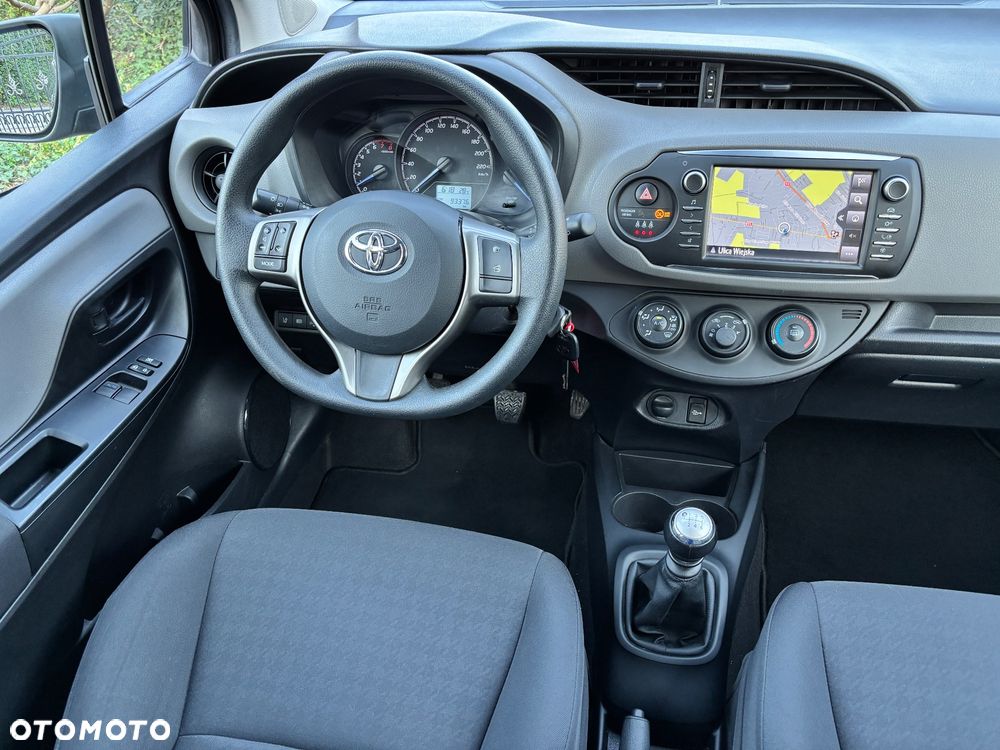 Toyota Yaris 1.5 Premium - 11