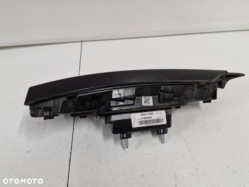 CITROEN DS3 CROSSBACK LAMPA PRAWY TYŁ W KLAPĘ 9836711280 - 4