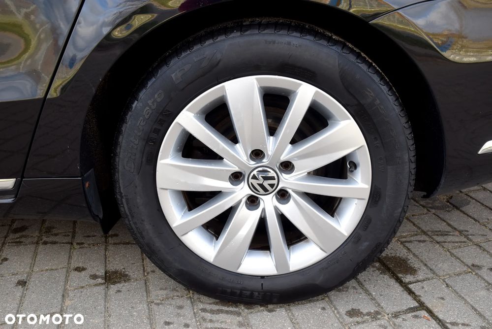 Volkswagen Passat - 24