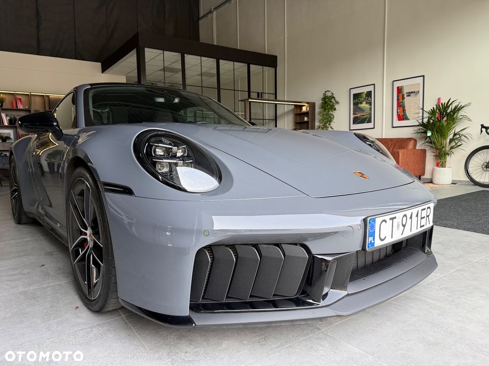 Porsche 911 Carrera T-Hybrid 4 GTS - 11