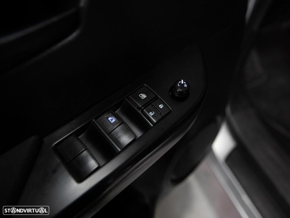 Toyota Hilux 2.4 D-4D 4WD CD 5Lugares c/iva - 12