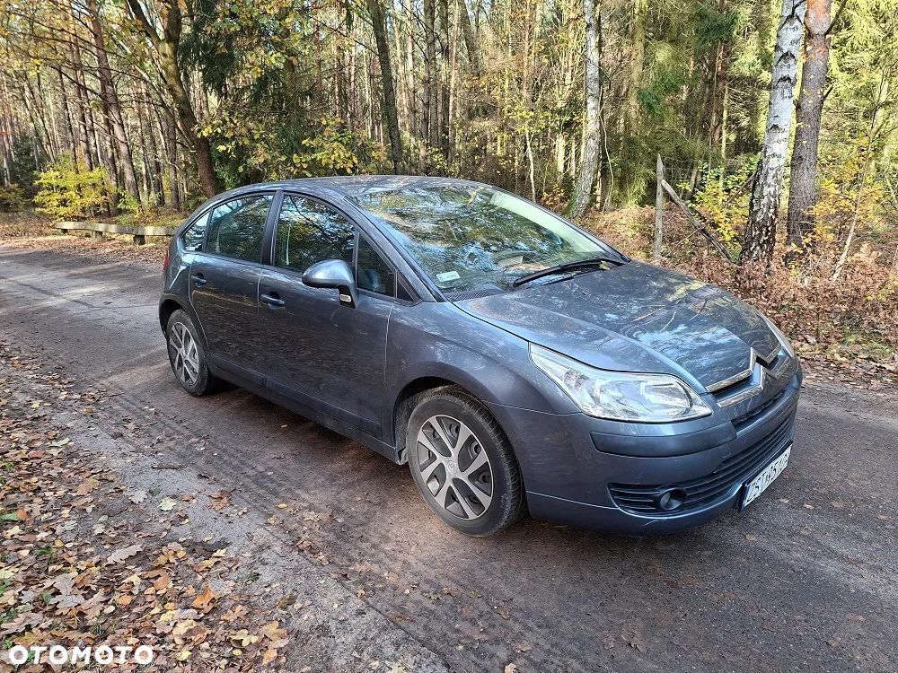 Citroën C4 1.6 16V Confort - 2