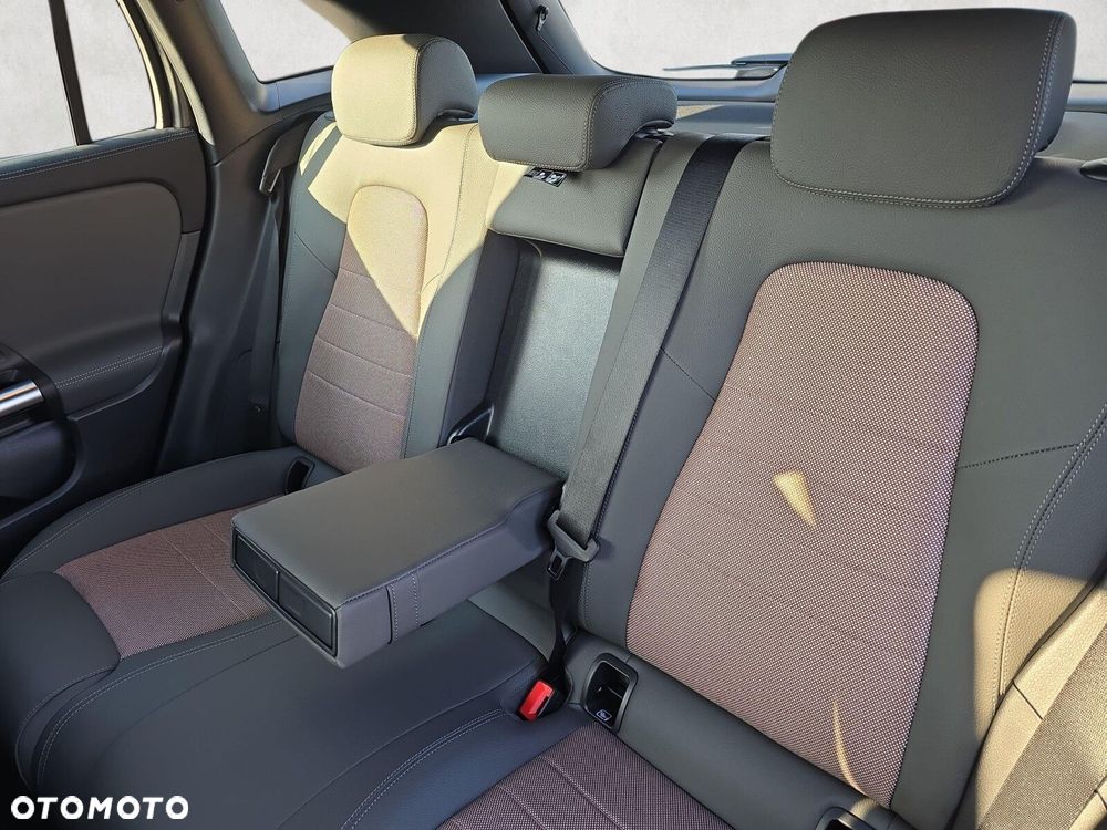 Mercedes-Benz EQA - 12