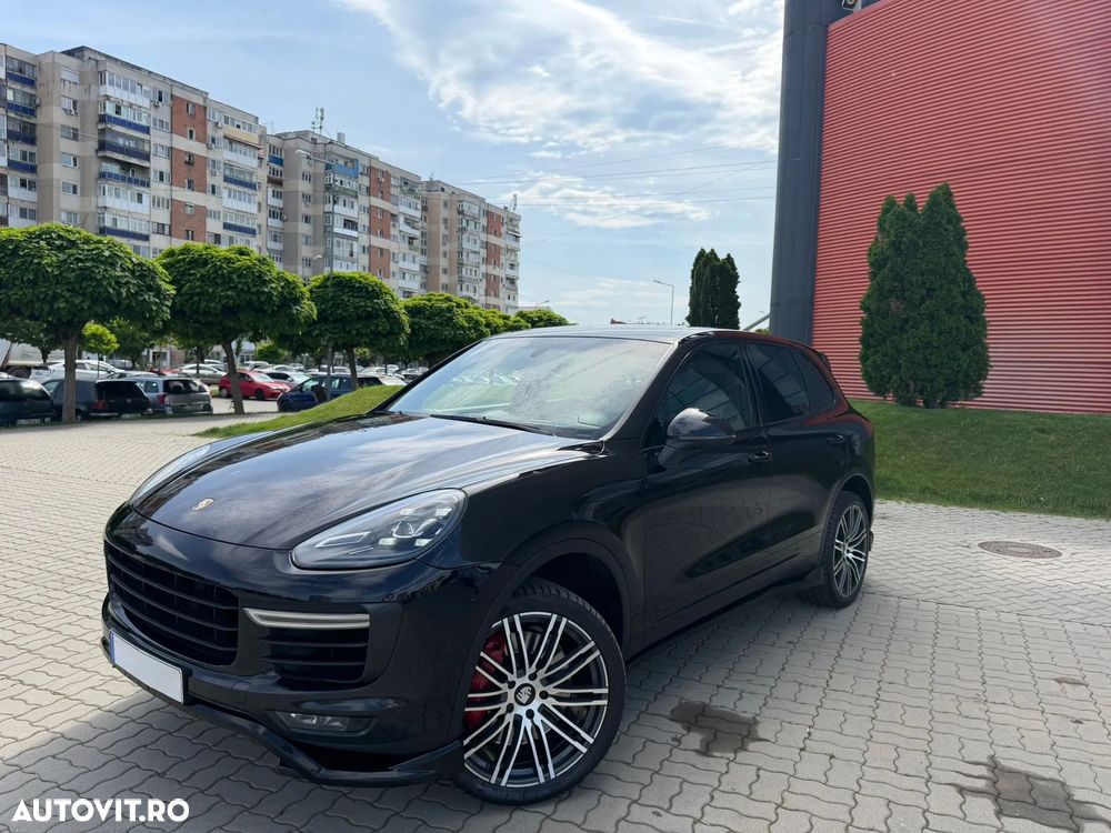 Porsche Cayenne 4.8 L Turbo - 3