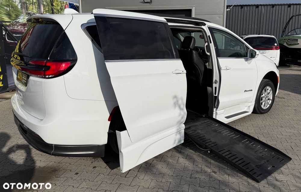 Chrysler Pacifica - 16