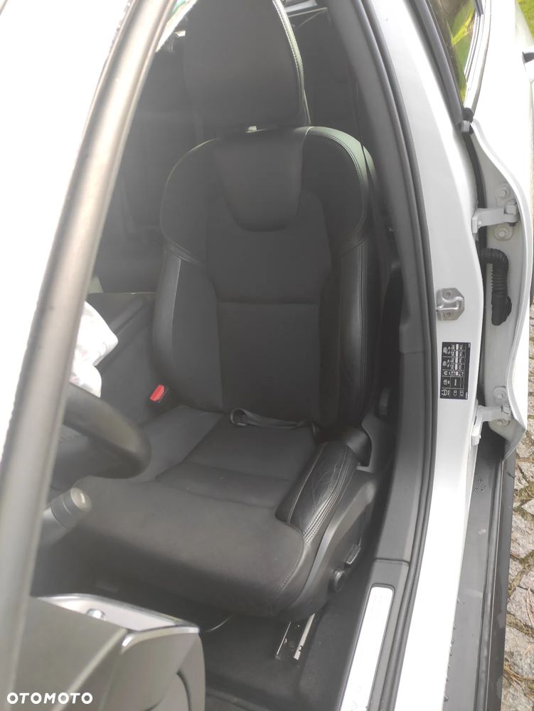 Volvo V60 D4 SCR AWD Momentum - 12