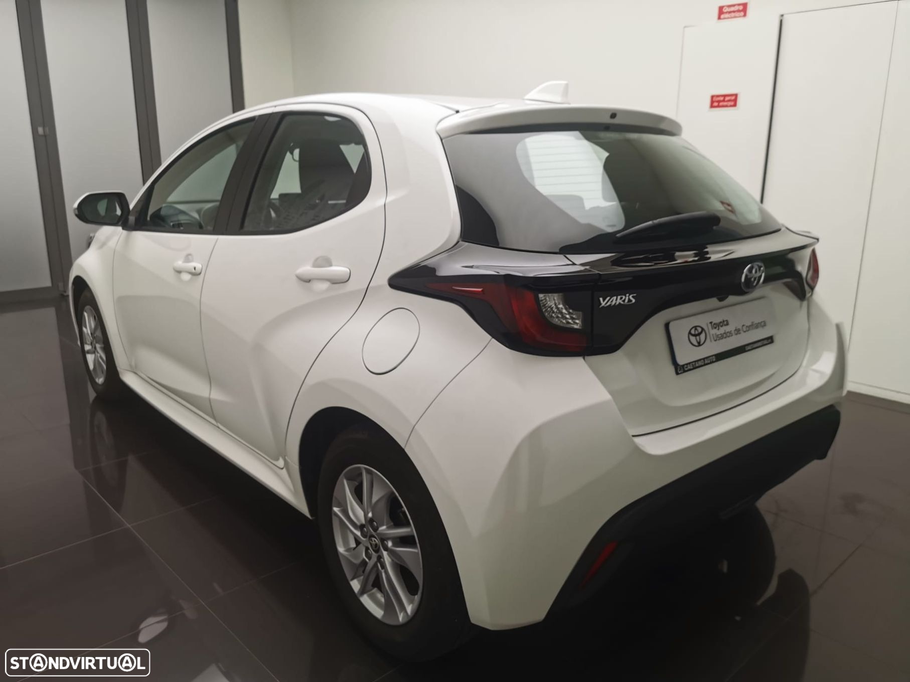 Toyota Yaris 1.0 VVT-i Comfort Plus - 2