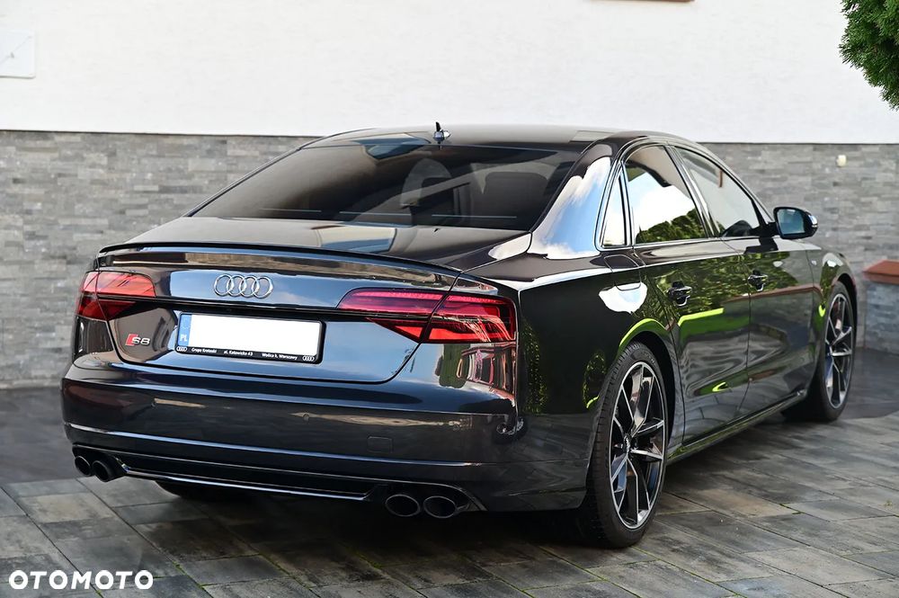 Audi S8 - 10