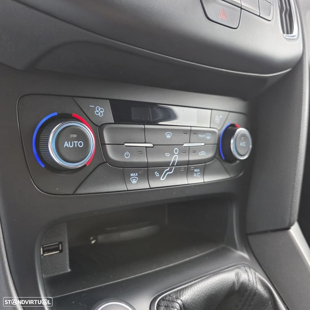 Ford Focus 1.0 EcoBoost ST-Line - 30
