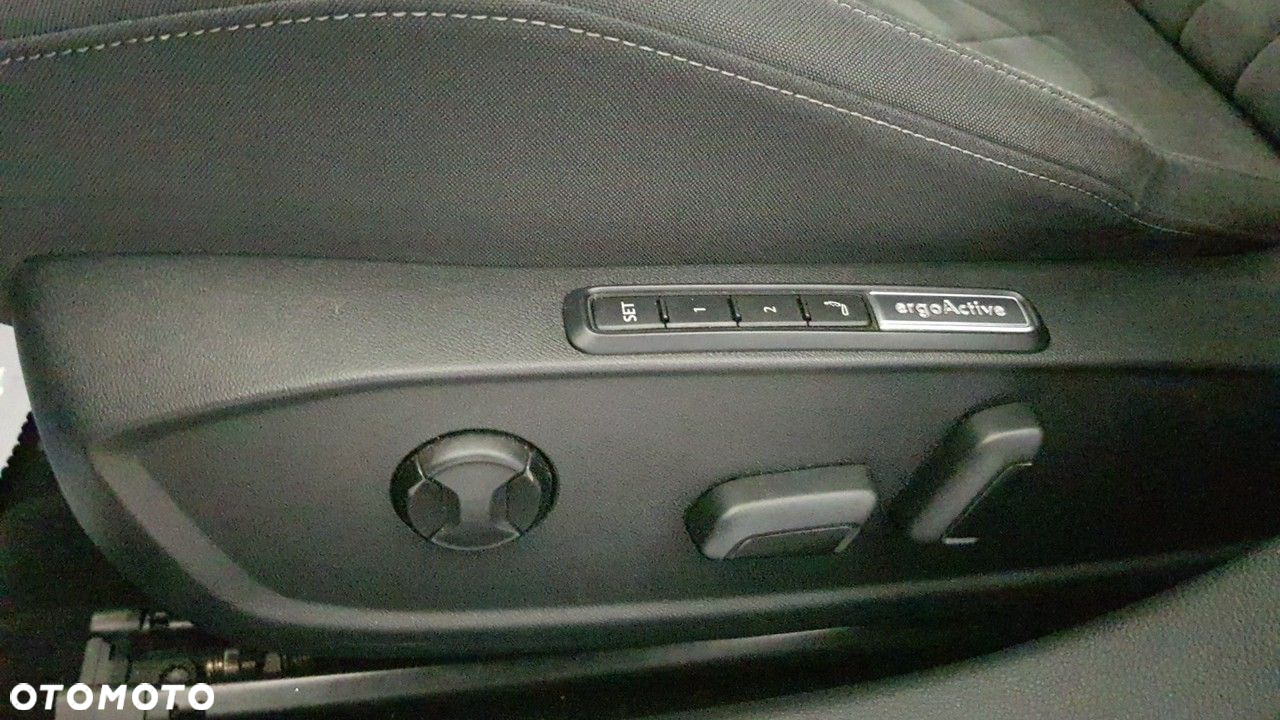 Volkswagen Golf - 30
