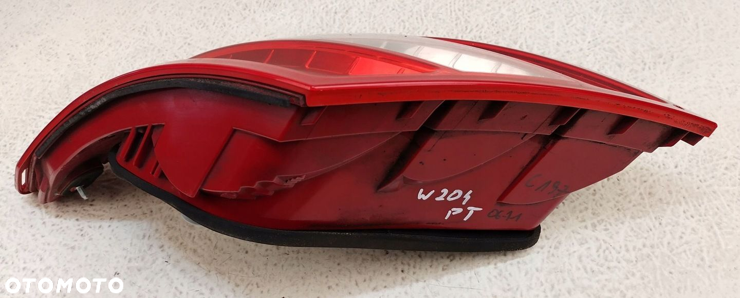 MERCEDES C W204 PRZED LIFT 06-11 PRAWA TYLNA LAMPA W BŁOTNIK A2048200264 - 2