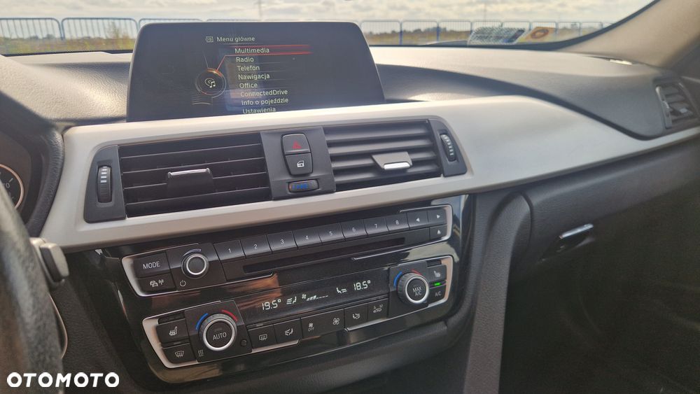 BMW Seria 3 318i - 17