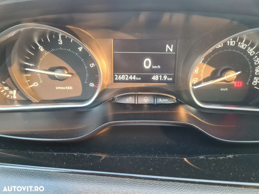 Peugeot 208 1.4 HDi FAP STT Active - 10