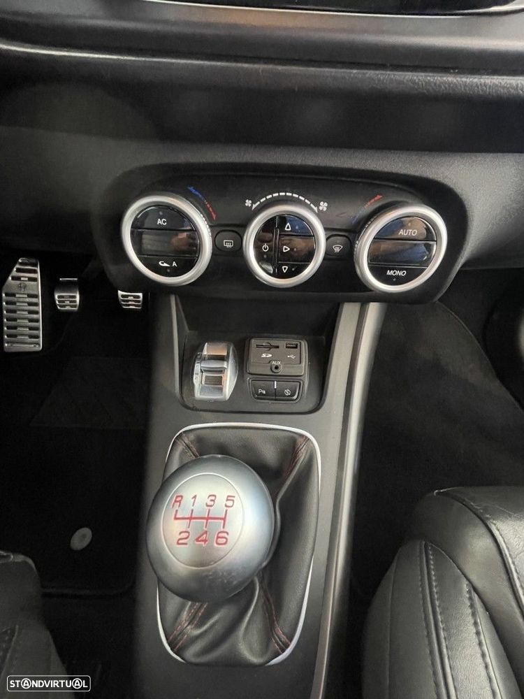 Alfa Romeo Giulietta 2.0 JTDM Exclusive J18 - 17