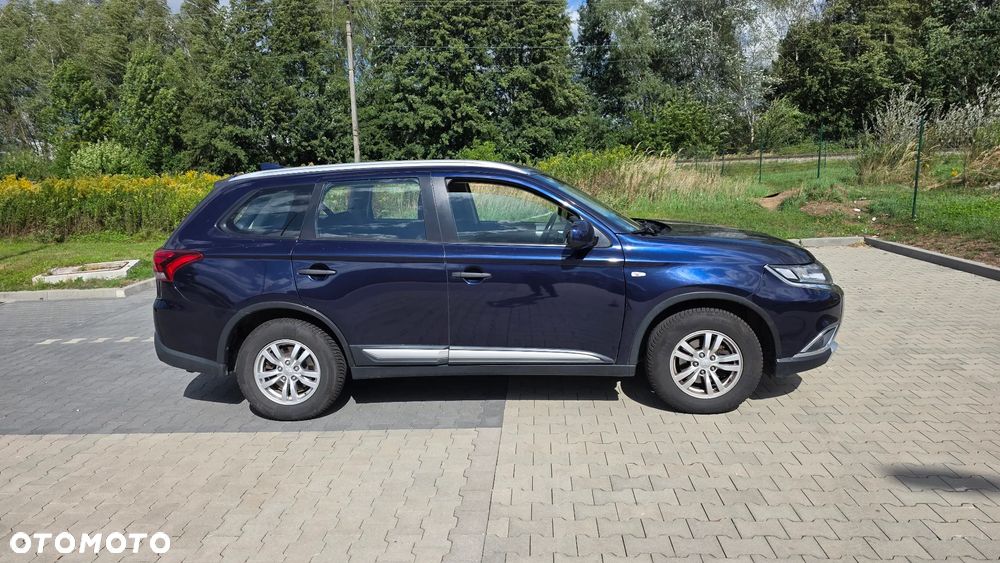 Mitsubishi Outlander - 2