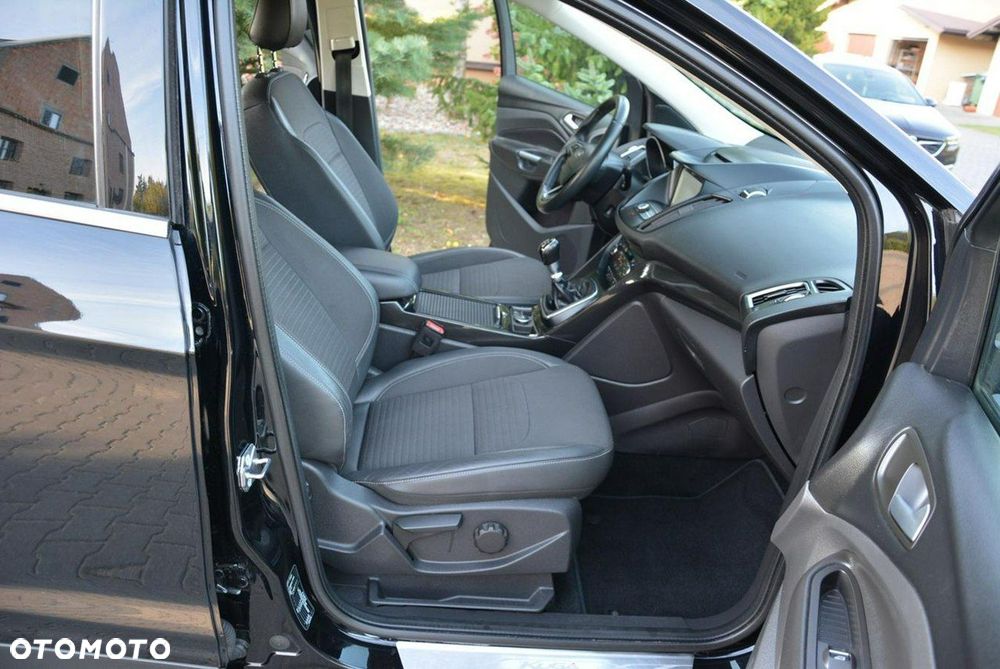 Ford Kuga 1.5 EcoBoost 2x4 Titanium - 19