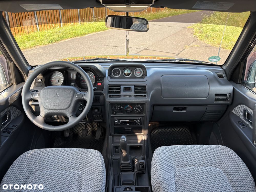Mitsubishi Pajero - 23