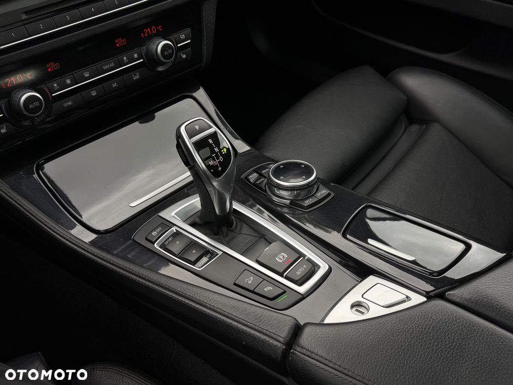 BMW Seria 5 530d xDrive Modern Line - 29